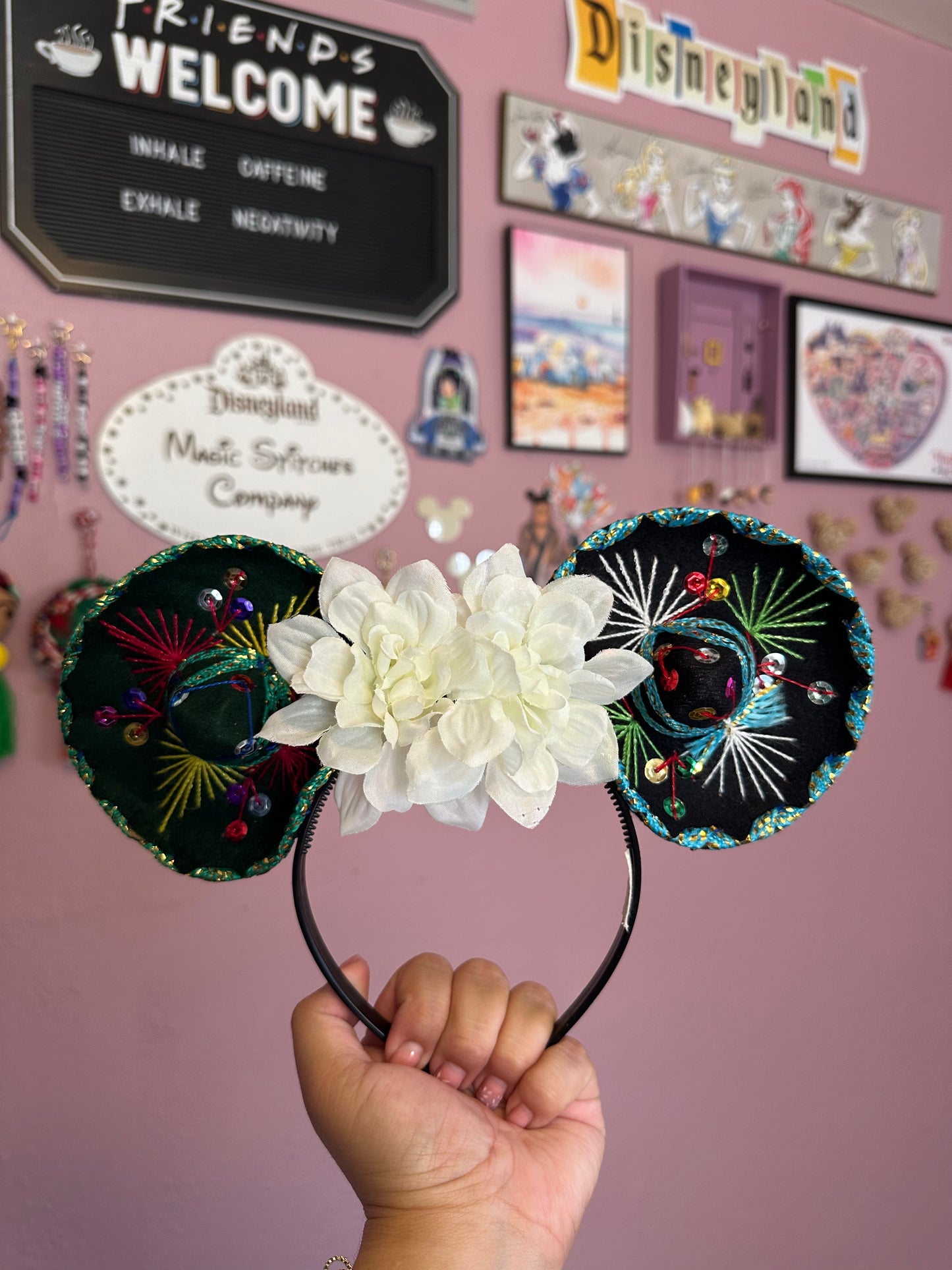 Sombrerito Ears w White Flowers