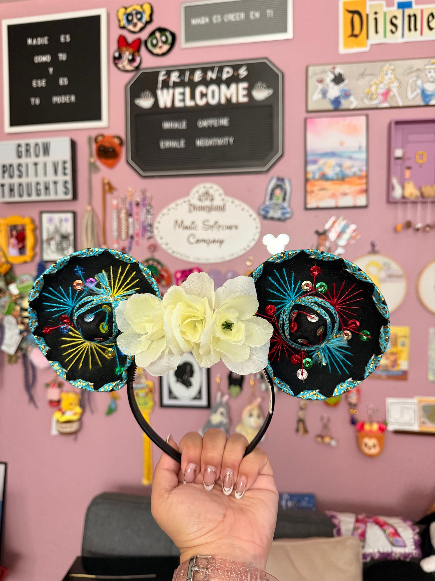 Sombrerito Ears Blacks w White Flowers